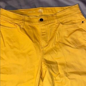 Mustard yellow skinny jean